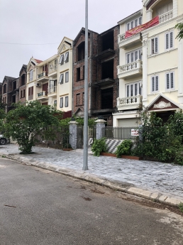CẦN BÁN NHÀ 4 TẦNG XÂY THÔ KHU KĐT DƯƠNG KINH NEW CITY