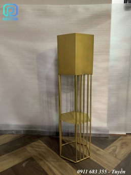 Kệ decor phòng thiết kế hộp lục giác màu vàng gold, đôn chậu cây cảnh trong nhà