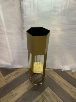 Kệ decor phòng thiết kế hộp lục giác màu vàng gold, đôn chậu cây cảnh trong nhà