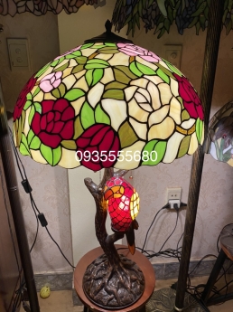 Đèn vẹt hoa hồng rực rỡ 