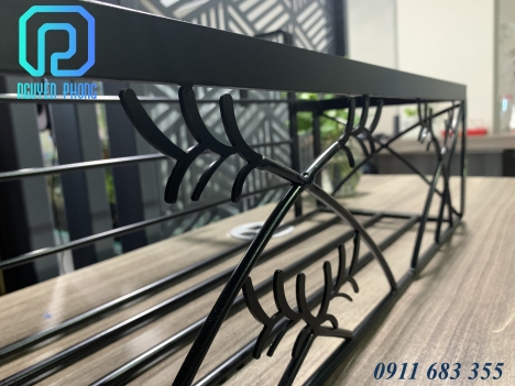 Giỏ hoa treo ban công, giỏ sắt đựng chậu hoa, giỏ móc lan can tiện lợi