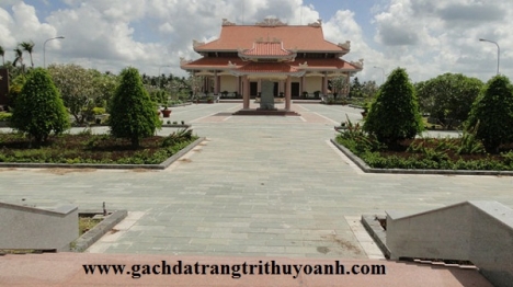 Đá tự nhiên lát sân vườn