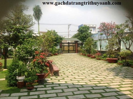 Đá tự nhiên lát sân vườn
