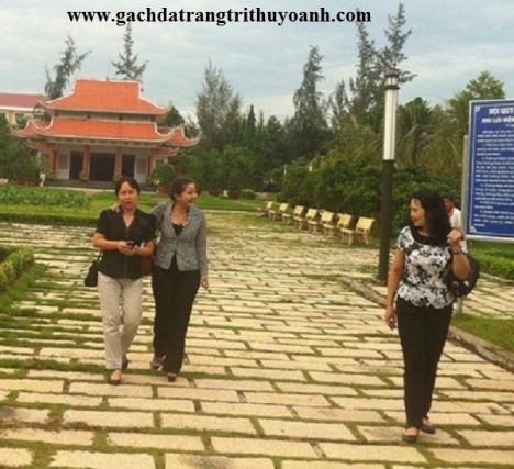 Đá tự nhiên lát sân vườn