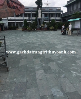 Đá tự nhiên lát sân vườn