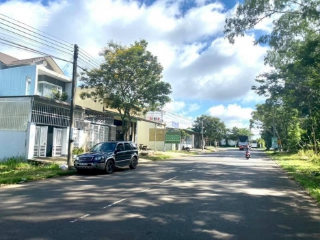 Chính chủ bán nhanh lô đất mặt tiền đường Trương Định