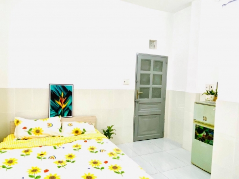 Phòng trọ Quận 1, Full nội thất, 25 m2 có ban công