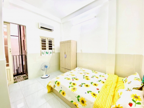 Phòng trọ Quận 1, Full nội thất, 25 m2 có ban công
