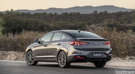 HYUNDAI ELANTRA giá tốt tháng 5/2021