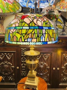 Đèn bàn tiffany hoạ tiết hoa tuylip hàng Âu cổ