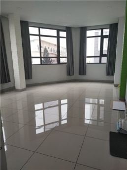 Văn phòng kết hợp hội họp với nhiều cách setup sử dụng, trong một không gian rộng lớn