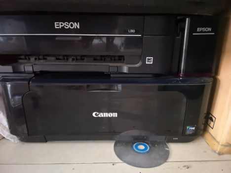Có máy in màu canon E510 in không đủ màu cần ra đi