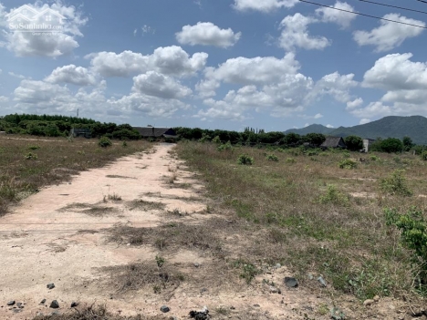 Duy nhất 1 nền 27m mt nhựa 5m, nở hậu. Diện tích 710m2 Lên thổ, tách thửa ngay. sổ riêng. Giá 2 tỷ