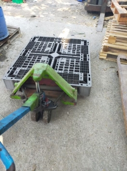 Xả nhanh 140k/1 pallet nhựa như hình (vỡ nhẹ , ko đều màu) giao tận nơi 0905661595