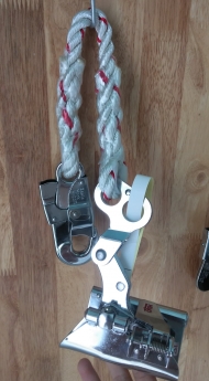 Các loại khóa an toàn cứu sinh đu dây