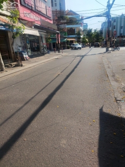 Cần bán nhà 3 tầng mt Cù Chính Lan sát chợ Thanh khê vị tr kinh doanh buôn bán đắc địa