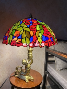 Đèn bàn tifany hoa leo đỏ