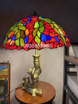 Đèn bàn tifany hoa leo đỏ