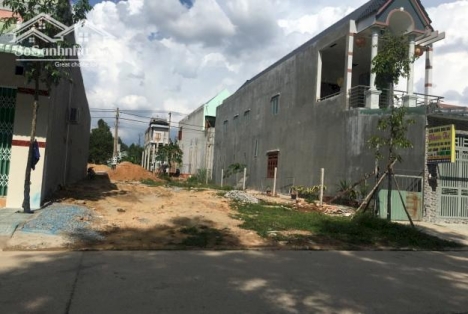 Thâm hụt tài chính bán gấp đất dành dụm