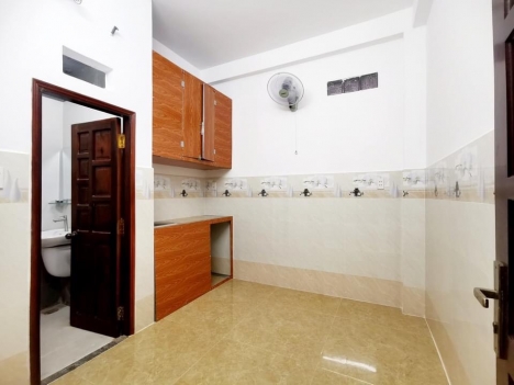 CHDV Lê Lợi, P.4, Gv, DT : 5*18, 5 tầng, gồm 16 phòng, TN : 50tr/ th- Lh : 0934446933