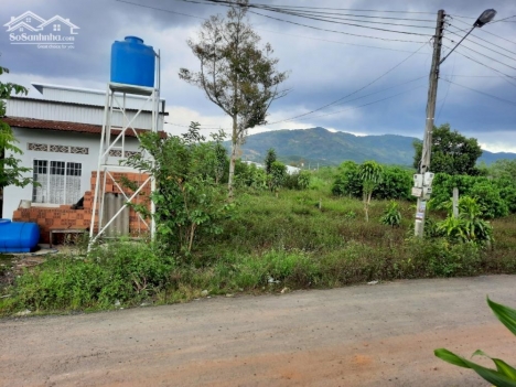 Kẹt tiền bán gấp lô đất 300m2 mt đường ngô tất tố