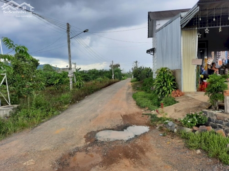 Kẹt tiền bán gấp lô đất 300m2 mt đường ngô tất tố