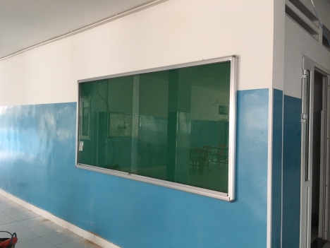 BẢNG THÔNG TIN CỬA KÍNH GẮN KHÓA 80X120CM