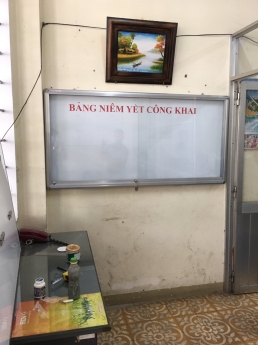 BẢNG THÔNG TIN CỬA KÍNH GẮN KHÓA 80X120CM
