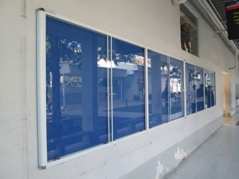 BẢNG THÔNG TIN CỬA KÍNH GẮN KHÓA 80X120CM