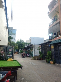 Nhà Trần Bá Giao, P.5, GV, DT : 4.5*18, 5 tầng, TN : 30tr, Giá 8,4 tỉ