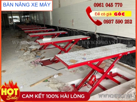 Bàn nâng xe máy âm nền