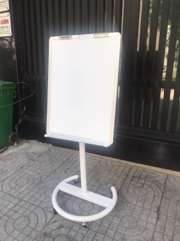 Bảng Flipchart Plus Chân Sắt Sơn Tĩnh Điện 80X120cm có giá 3.808.000 đồng