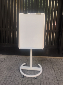 Bảng Flipchart Plus Chân Sắt Sơn Tĩnh Điện 80X120cm có giá 3.808.000 đồng