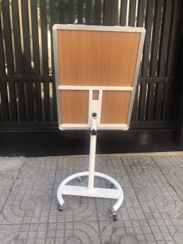 Bảng Flipchart Plus Chân Sắt Sơn Tĩnh Điện 80X120cm có giá 3.808.000 đồng