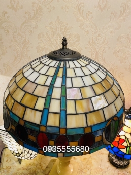 Đèn bàn tiffany họa tiết phục hưng cao cấp.