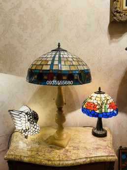 Đèn bàn tiffany họa tiết phục hưng cao cấp.