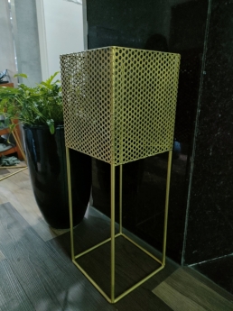 Kệ để cây trong nhà, kệ cây cảnh, kiểu dáng hộp lỗ thích hợp trang trí nhà ở, văn phòng hiện đại