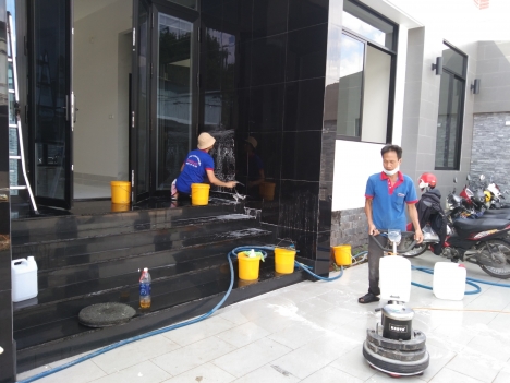 Dịch vụ cung cấp tạp vụ, vệ sinh nhà, phun khử khuẩn chuyên nghiệp