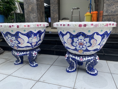 Nghệ nhân dán sành sứ chuyên sản xuất chậu hoa trồng cây đủ chủng loai