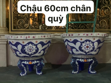 Nghệ nhân dán sành sứ chuyên sản xuất chậu hoa trồng cây đủ chủng loai