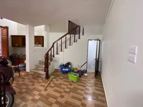 Nhà 4 tầng mặt tiền hơn 4m! Cần bán gấp nhà trung tâm Đống Đa kinh doanh hay ở đều được!