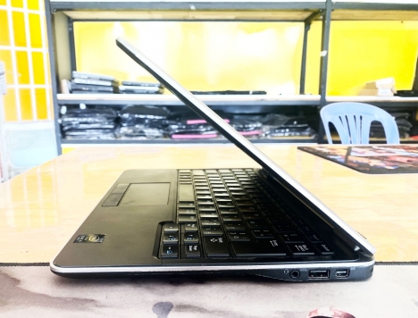 Laptop Dell Latitude E7240 Core i5-4310U Ram 4GB mSSD 128GB VGA ON Màn 12.5 Inch Vỏ Nhôm Đẹp