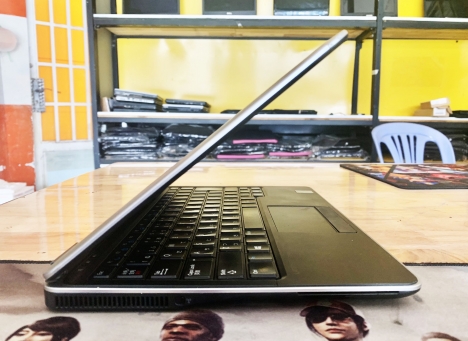 Laptop Dell Latitude E7240 Core i5-4310U Ram 4GB mSSD 128GB VGA ON Màn 12.5 Inch Vỏ Nhôm Đẹp