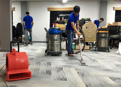 Giặt thảm văn phòng, lau kính toà nhà, cung cấp tạp vụ quận 5