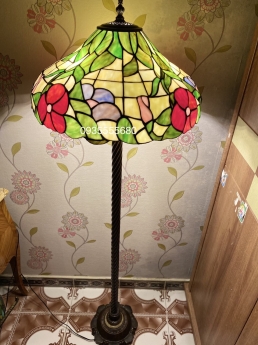 Đèn sàn tiffany hoạ tiết hoa hồng hàng mới