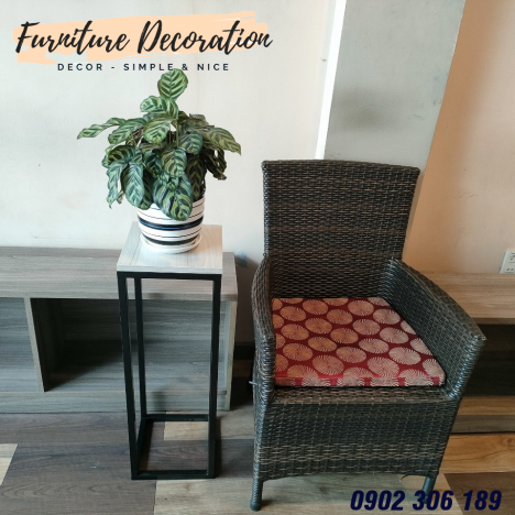 Kệ trang trí, kệ sắt mặt gỗ kích thước 25x25x75 cm