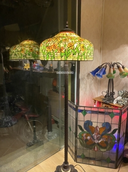 Giao lưu 1 vài đèn sàn tiffany và đèn tiffany con bướm