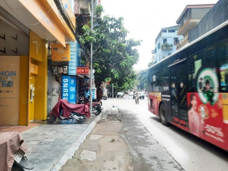 Cho thuê nhà nguyên căn giá rẻ 300m2 mặt phố Hàm Nghi kinh doanh đủ loại hình.