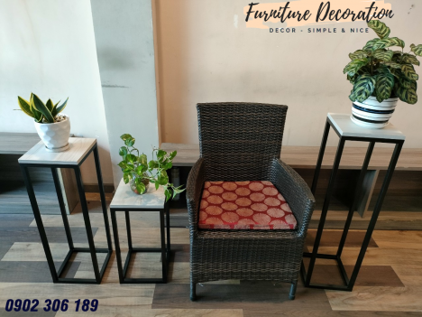 Kệ trang trí, kệ sắt mặt gỗ kích thước 25x25x75 cm