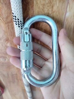 Móc chữ D tự động